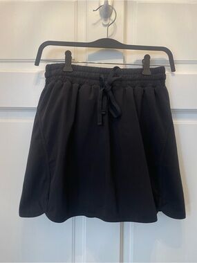 Beyond Yoga Black Stretch Woven Lined Drawstring A-Line Skirt with shorts Sz Sm